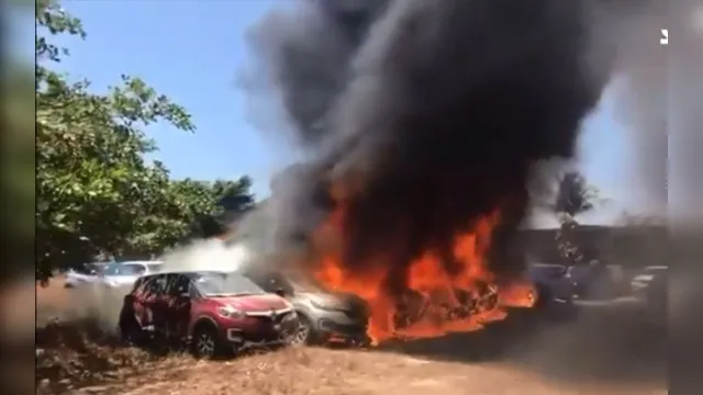 Imagem ilustrativa da notícia Ataques no Ceará: 15 carros de luxos e 35 ônibus são incendiados por criminosos