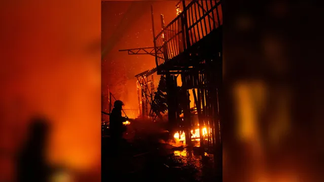 Imagem ilustrativa da notícia Incêndio de grandes proporções destrói 20 casas no bairro da Pedreira ; veja o vídeo
