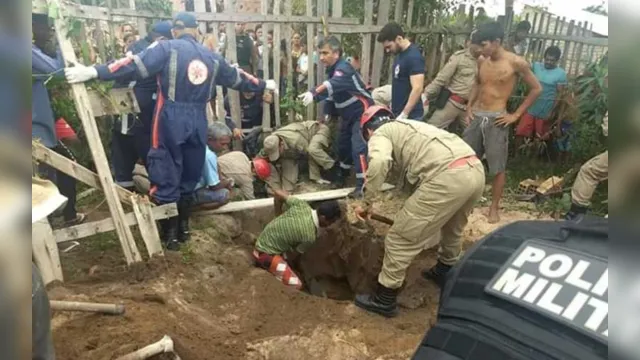 Imagem ilustrativa da notícia Bombeiros resgatam criança de 5 anos que caiu dentro de fossa