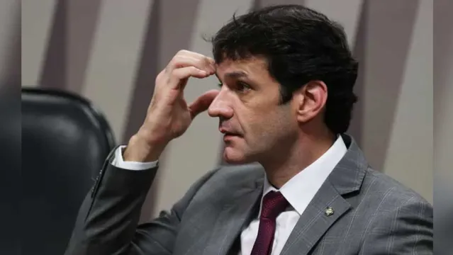 Imagem ilustrativa da notícia Ministro de Bolsonaro é indiciado por suspeita em esquema de laranja do PSL