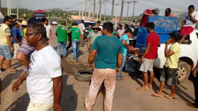 Imagem ilustrativa da notícia Manifestantes bloqueiam BR-155 após fechamento de garimpos em Eldorado dos Carajás