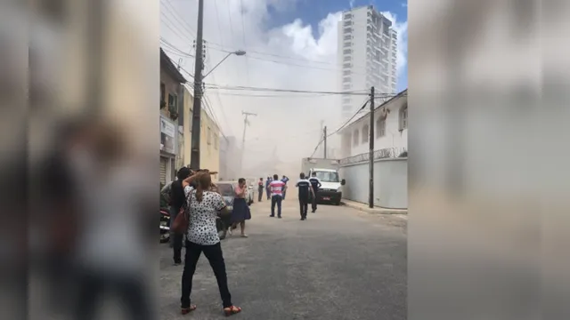 Imagem ilustrativa da notícia Confirmada uma morte em desabamento de prédio em Fortaleza; veja o vídeo! 