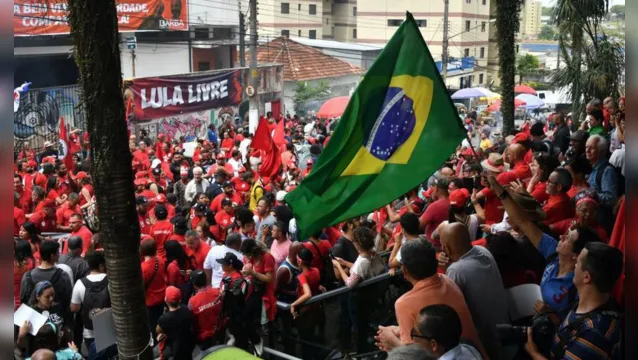 Imagem ilustrativa da notícia Lula chega em São Bernardo onde deve discursar