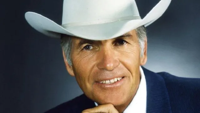 Imagem ilustrativa da notícia 'Cowboy' que estampava embalagem de cigarro Marlboro morre aos 90 anos 