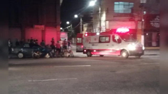 Imagem ilustrativa da notícia Motorista foge de assalto em frente à Seccional de São Brás e motociclista é baleado 