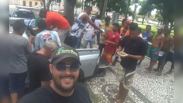 Imagem ilustrativa da notícia Paraense comemora aniversário distribuindo sopa para moradores de rua