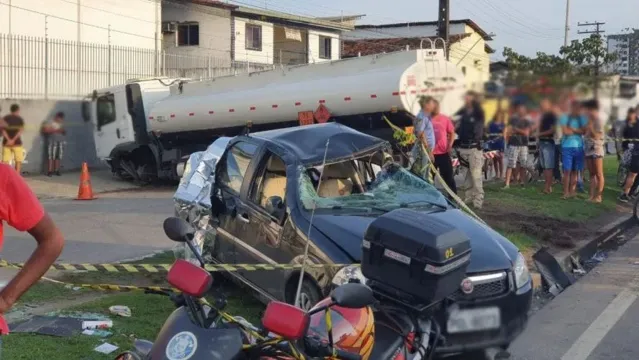 Imagem ilustrativa da notícia Acidente com caminhão e três veículos deixa um morto e sete feridos