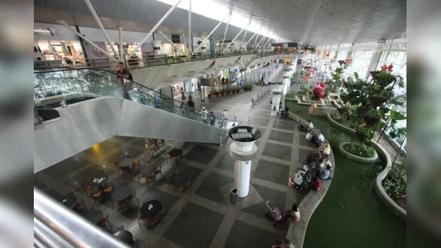 Imagem ilustrativa da notícia Mais
de 63 mil passageiros devem passar pelo aeroporto Val-de-Cans durante o feriado