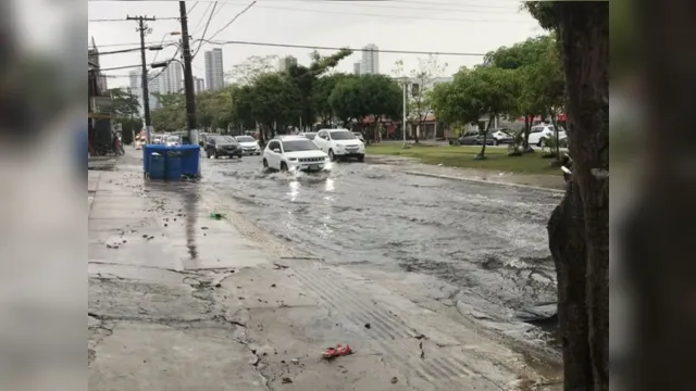 Imagem ilustrativa da notícia Chuva chega com tudo e deixa ruas da Grande Belém alagadas nesta segunda