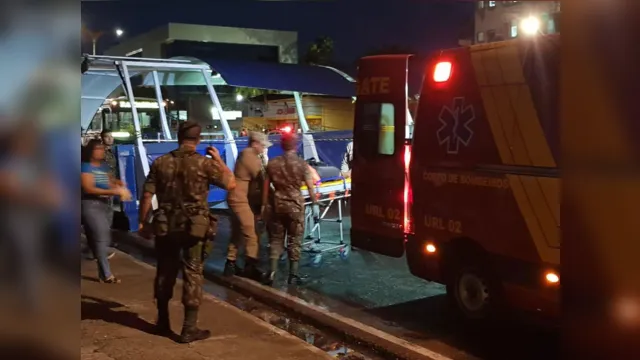 Imagem ilustrativa da notícia Vítimas são socorridas após queda de passarela em Belém