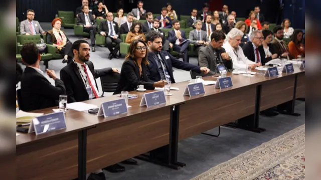 Imagem ilustrativa da notícia Dira Paes debate no STF decreto de Bolsonaro sobre cinema