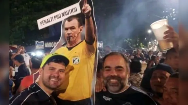 Imagem ilustrativa da notícia Gluck Paul diz que Fábio Bentes não é corajoso e critica suas ações após jogo: 'não é postura de presidente'