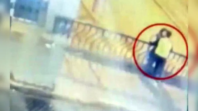 Imagem ilustrativa da notícia Casal morre após cair de ponte durante beijos e abraços; veja o vídeo!