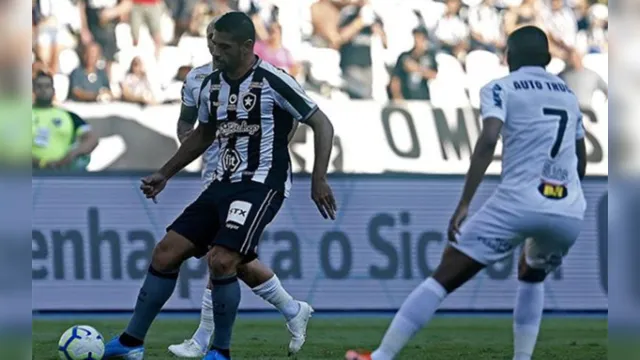 Imagem ilustrativa da notícia Botafogo aproveita expulsão e bate o Atlético-MG