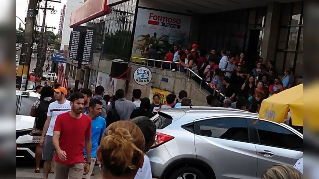 Imagem ilustrativa da notícia Explosão de transformador causa pânico e correria em supermercado de Belém
