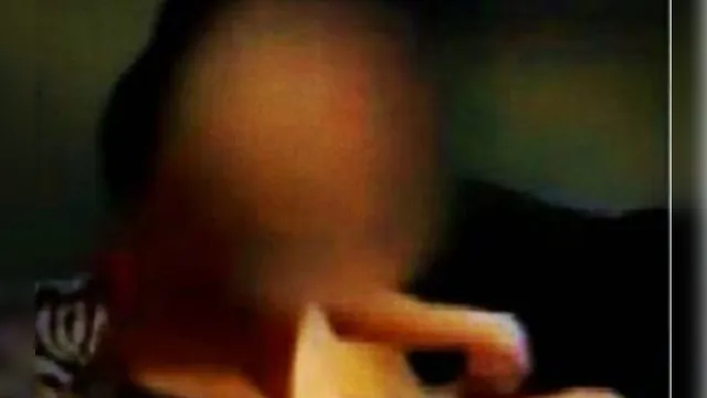 Imagem ilustrativa da notícia Professora é presa após trocar vídeos sexuais com aluna de 13 anos