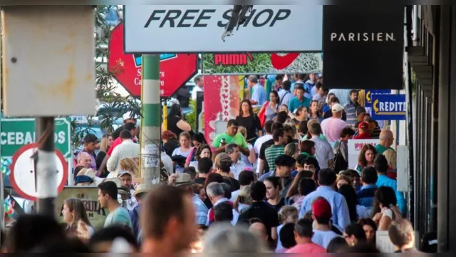 Imagem ilustrativa da notícia Bolsonaro
anuncia aumento de limite para compra em free shop