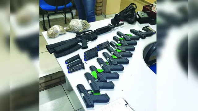 Imagem ilustrativa da notícia Casal paraense é preso com 10 pistolas e fuzil em São Paulo