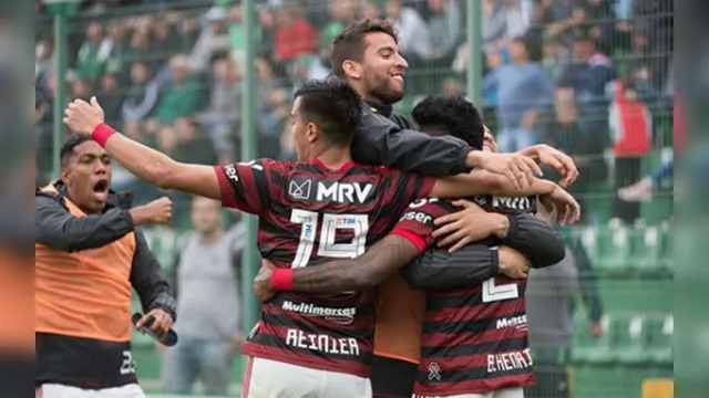 Imagem ilustrativa da notícia Palmeiras empata em casa vê Flamengo abrir vantagem na ponta