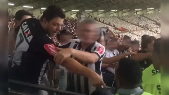 Imagem ilustrativa da notícia Acusados de racismo em estádio querem se desculpar com segurança 