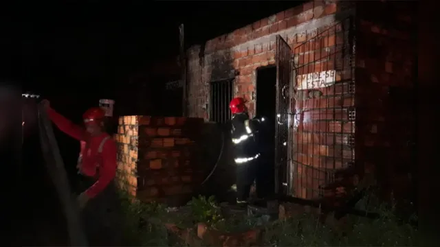 Imagem ilustrativa da notícia Incêndio destrói casa no Icuí e família precisa de ajuda