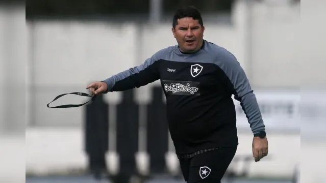 Imagem ilustrativa da notícia Botafogo
adota cautela com novo treinador e quer apoio a Lazaroni