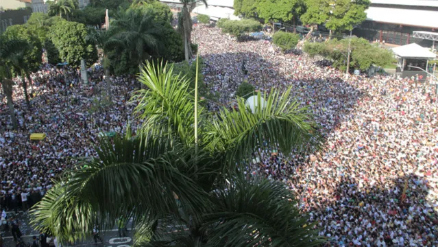 Imagem ilustrativa da notícia Círio de Nazaré arrasta um 'mar de gente' pelas ruas de Belém