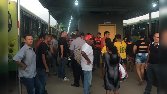 Imagem ilustrativa da notícia Rodoviários paralisam atividades e impedem saídas de ônibus do terminal