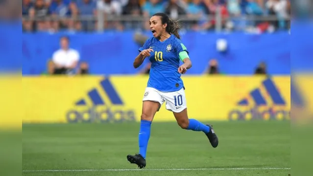 Imagem ilustrativa da notícia Marta compõe seleção das melhores do futebol feminino