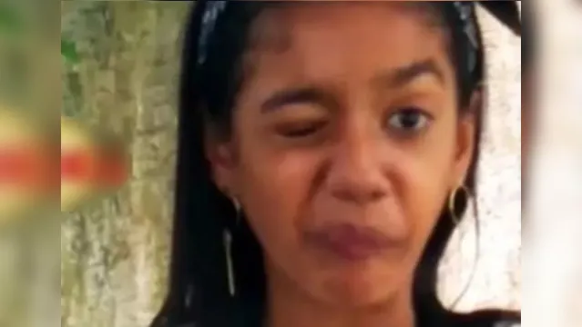 Imagem ilustrativa da notícia "Faltou o sal": vídeo de menina comendo manga durante briga viraliza; assista!