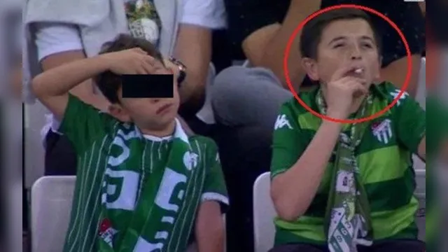 Imagem ilustrativa da notícia Foto de 'menino' fumando em estádio gera polêmica, mas caso tem reviravolta