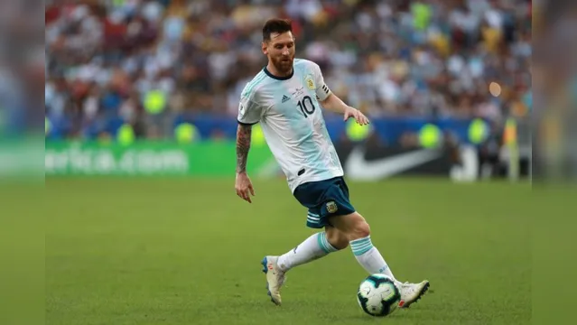 Imagem ilustrativa da notícia Messi é eleito melhor jogador do mundo pela 6ª vez