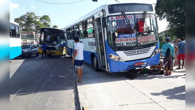 Imagem ilustrativa da notícia Ciclista é atropelado por ônibus na avenida Almirante Barroso