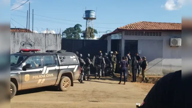 Imagem ilustrativa da notícia Famílias aflitas esperam por notícias de presos que morreram em rebelião no Pará