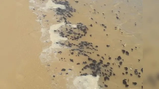 Imagem ilustrativa da notícia Mais óleo: manchas voltam a aparecer em praias do Nordeste