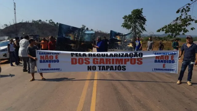 Imagem ilustrativa da notícia Garimpeiros bloqueiam BR-163 por legalização de garimpos