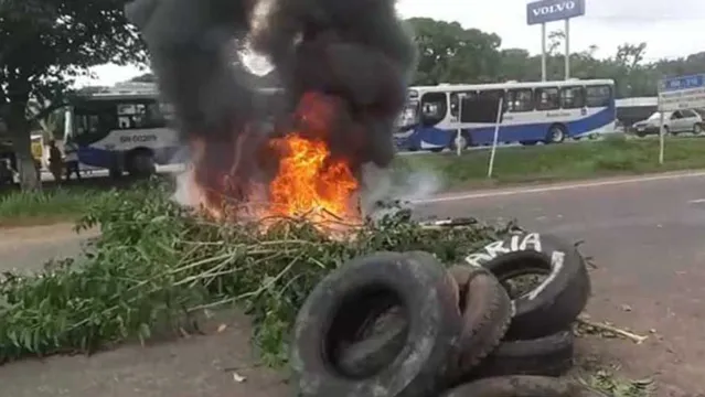 Imagem ilustrativa da notícia Vídeo: caminhoneiros fecham a BR-316 em protesto na Grande Belém