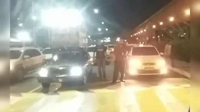 Imagem ilustrativa da notícia Protesto de taxistas interdita rua do Aeroporto de Belém