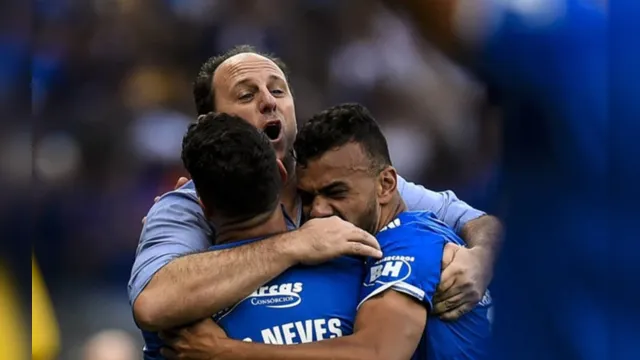 Imagem ilustrativa da notícia Rogério Ceni vence na estreia e Cruzeiro derruba o Santos