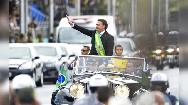 Imagem ilustrativa da notícia Bolsonaro abre desfile da Independência com Silvio Santos e Edir Macedo
