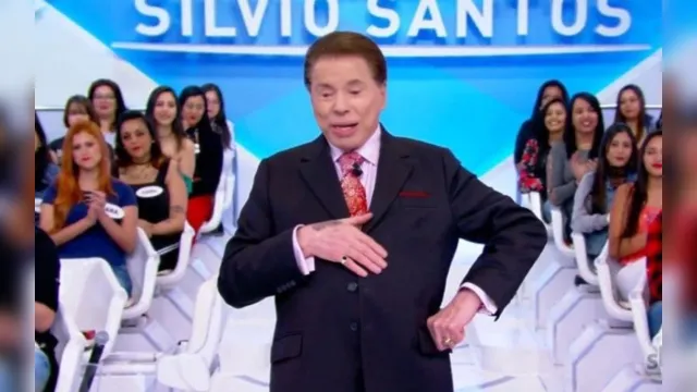 Imagem ilustrativa da notícia Silvio Santos surge com manchas na mão durante programa: 'fui ao médico'