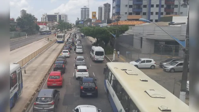 Imagem ilustrativa da notícia Assista ao vivo: motoristas de aplicativo fazem protesto em São Brás