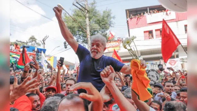 Imagem ilustrativa da notícia Lula Livre: ex-presidente deixa prisão em Curitiba. Acompanhe ao vivo