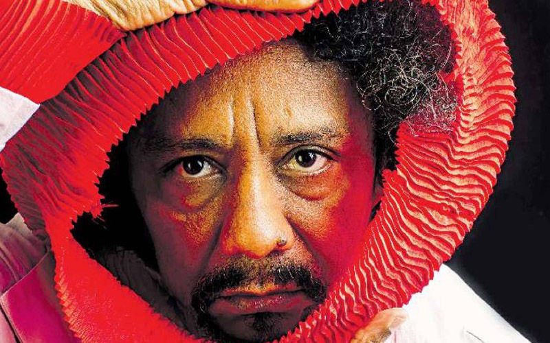 Chico César manda recados políticos em novo disco 'O Amor É um Ato Revolucionário' • DOL Chico César manda recados políticos em novo disco 'O Amor É um Ato Revolucionário' • DOL