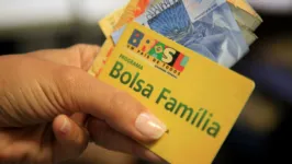 Imagem ilustrativa da notícia Bolsonaro diz que novo Bolsa Família pode se chamar Bolsa Brasil