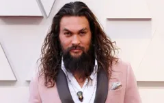 Imagem ilustrativa da notícia Ator de 'Aquaman' usa traje inusitado e viraliza na web