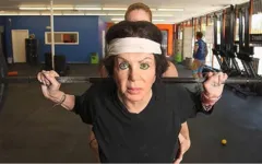 Jackie Stallone é adepta de exercícios físicos.