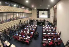 Quatro dos cinco projetos passaram, restando agora o segundo turno e a redação final.