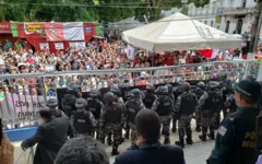 Imagem ilustrativa da notícia Votação sobre a Reforma da Previdência Estadual termina em confusão em frente à Alepa