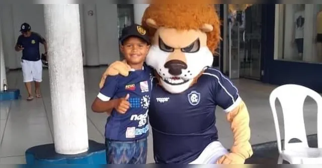 Imagem ilustrativa da notícia Pequeno azulino investirá nos estudos o dinheiro arrecadado com venda de camisa 